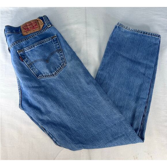 Levi's 501 Men's sz 30x32 Medium Wash Straight Cut Jeans Classic 4 Button - Picture 6 of 7